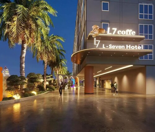L-Seven Hotel