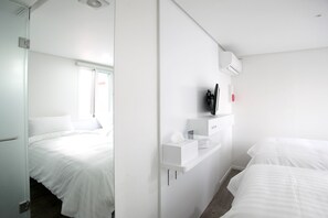 Tabla de planchar con plancha, wifi gratis y ropa de cama 