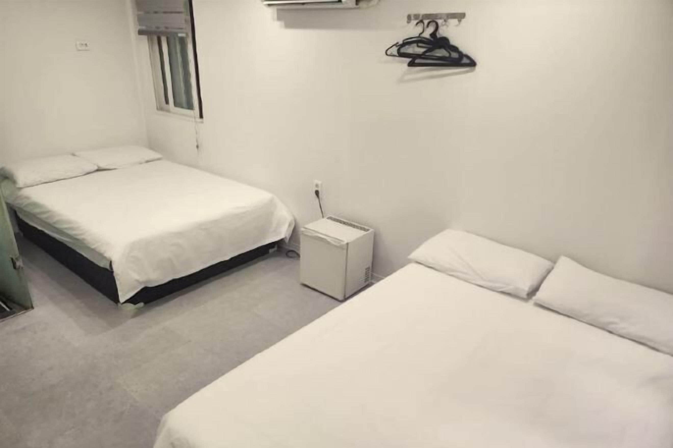 アイロン / アイロン台、WiFi (無料)、ベッドシーツ