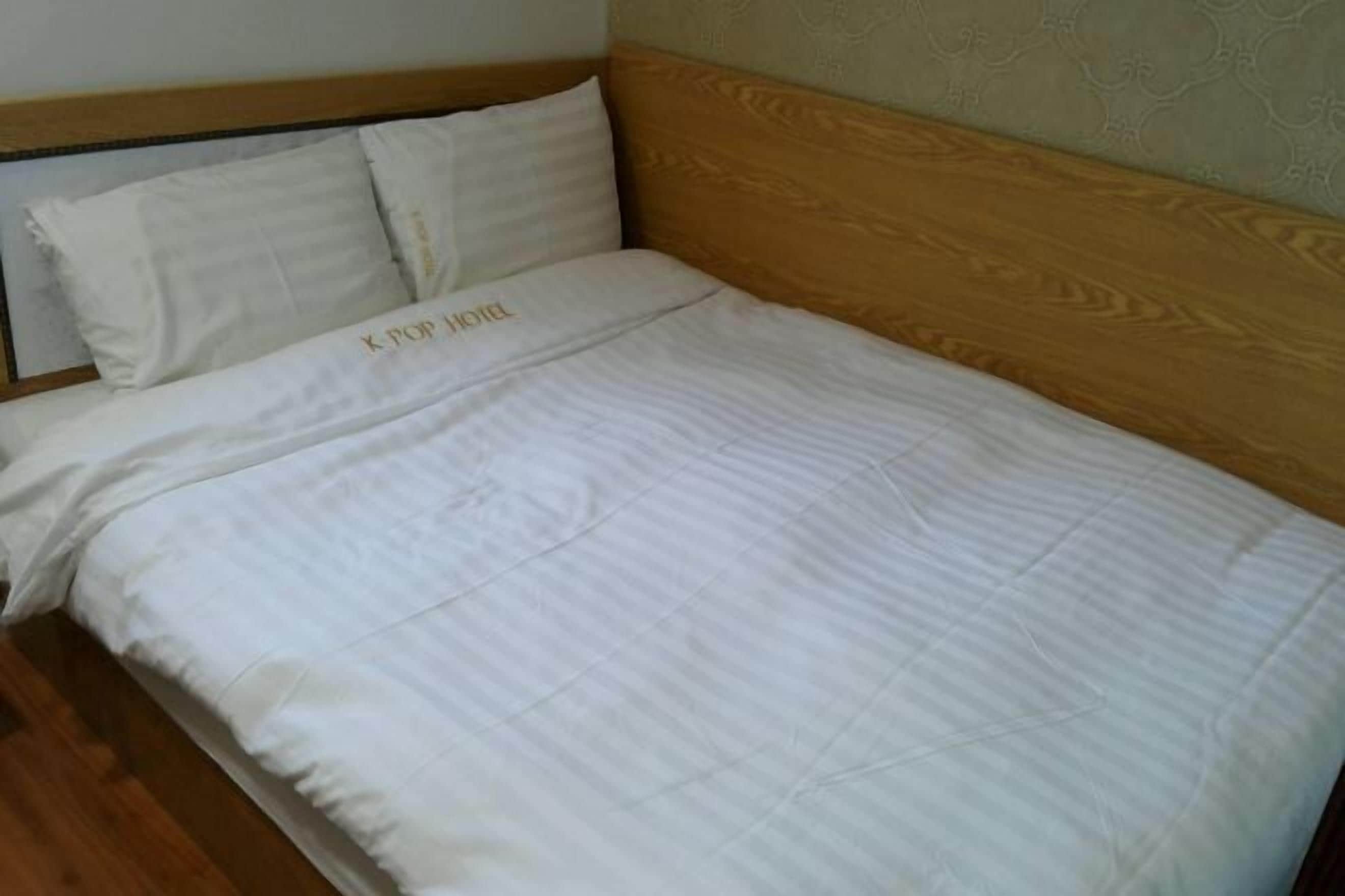 アイロン / アイロン台、WiFi (無料)、ベッドシーツ