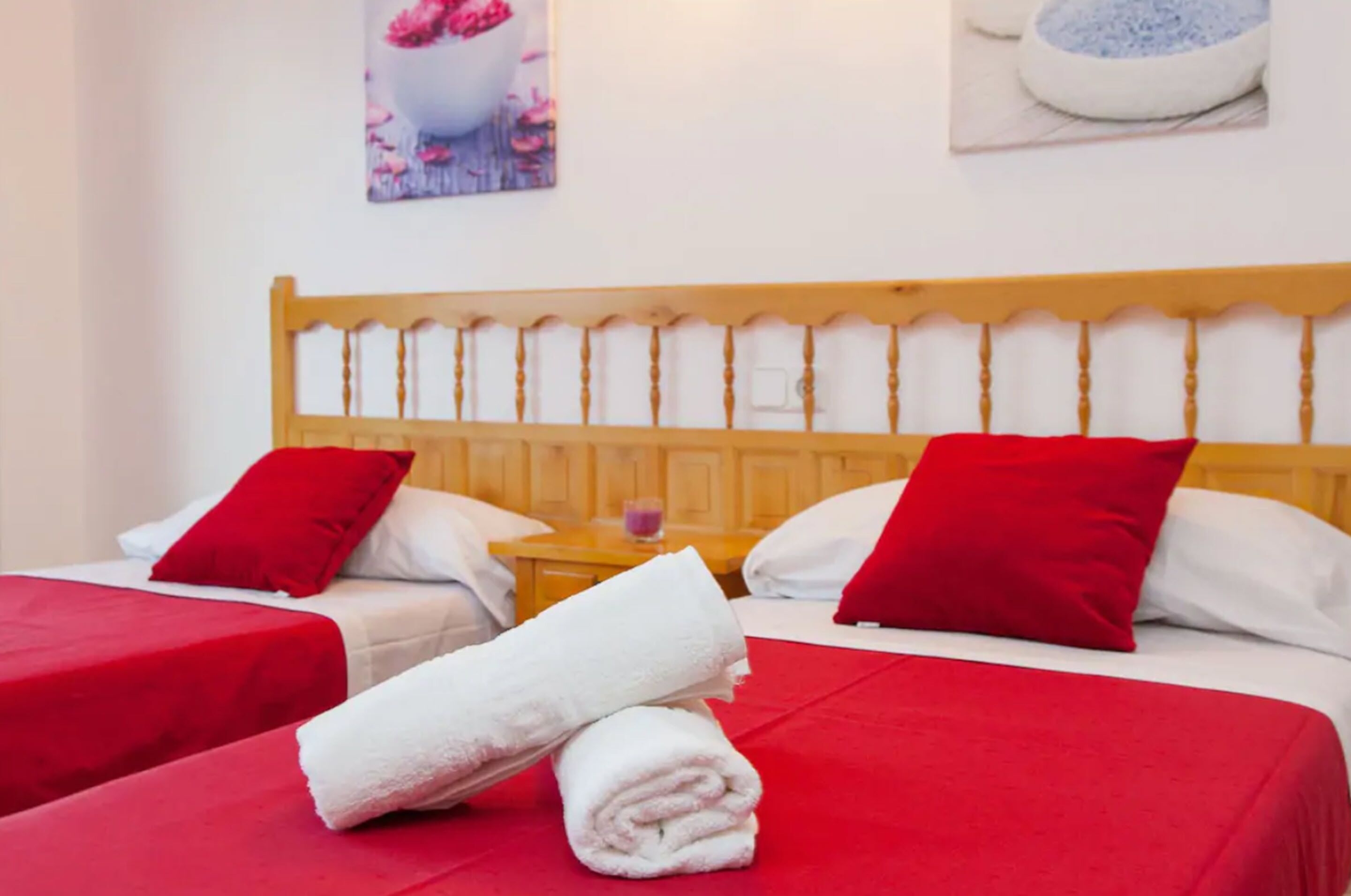 Apartamento, 2 quartos, sacada, vista para a cidade | 2 quartos, cofres nos quartos, escrivaninha, roupa de cama