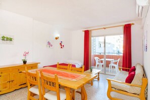 In-room dining - Apartamentos Puet (Sant Antoni de Portmany)
