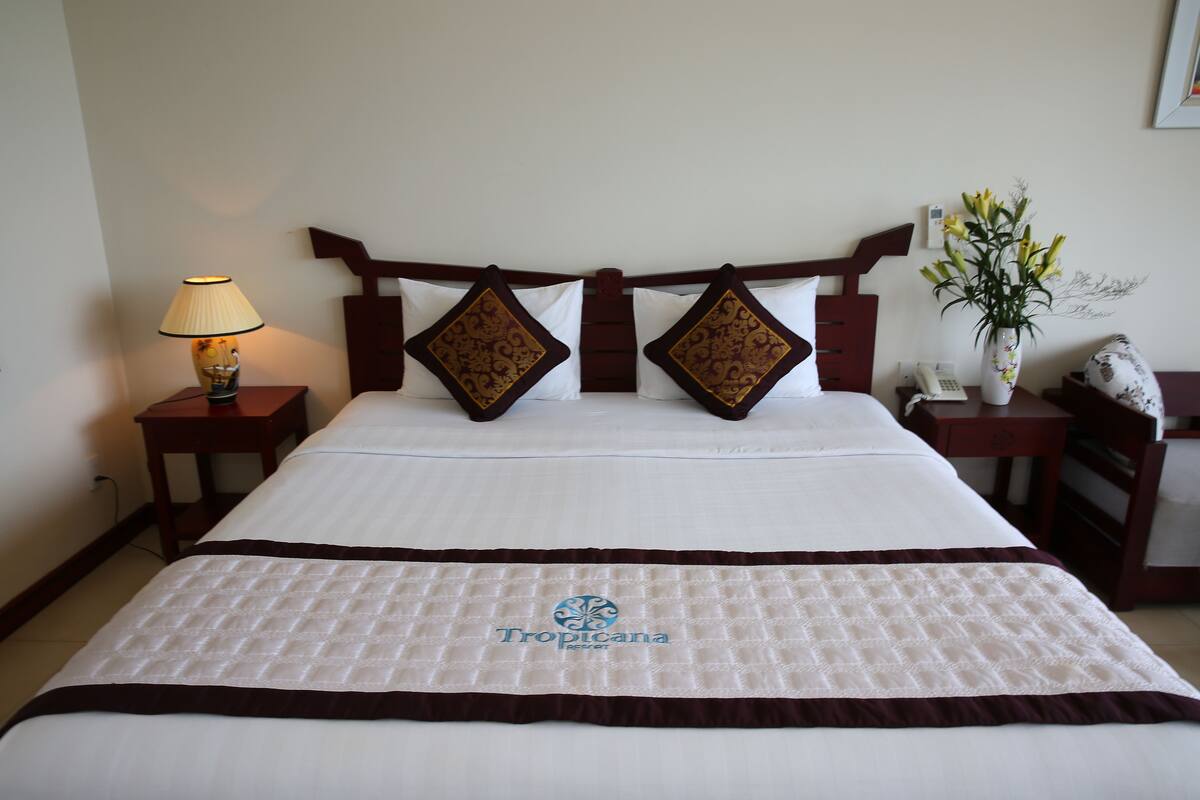 Standard Room, Garden View | Ruang tamu | TV LCD 