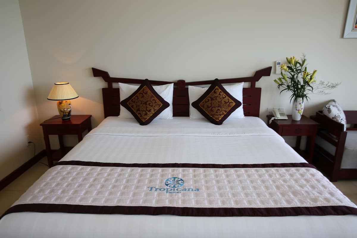 Standard Room, Garden View | Living room | LCD TV