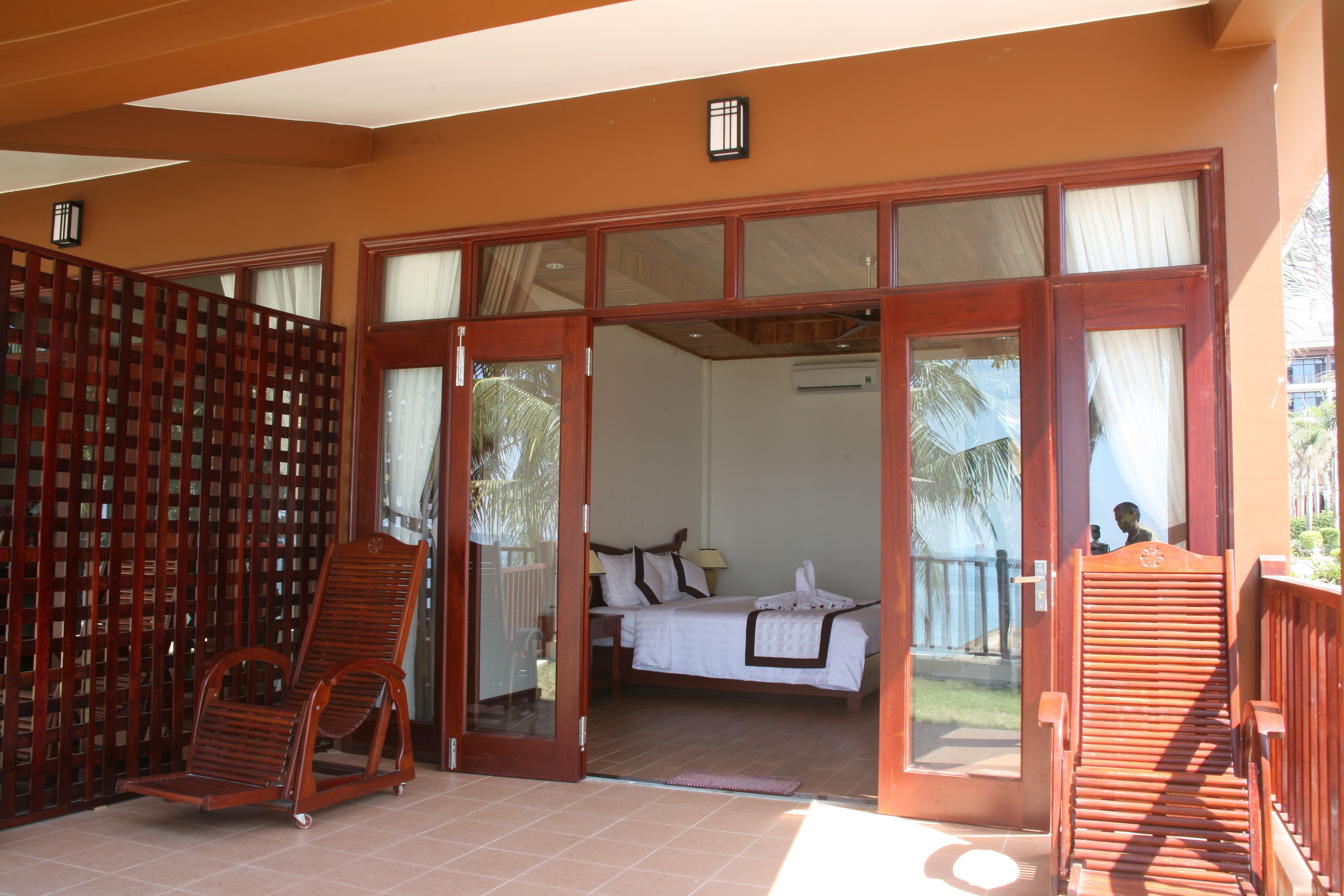 Family Room, Beachfront