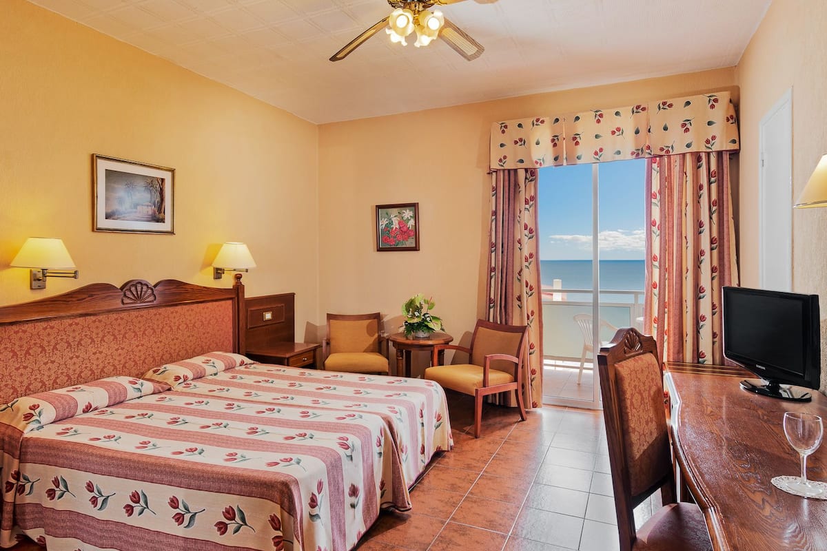 double room, balcony | minibar, in-room safe, desk, blackout curtains