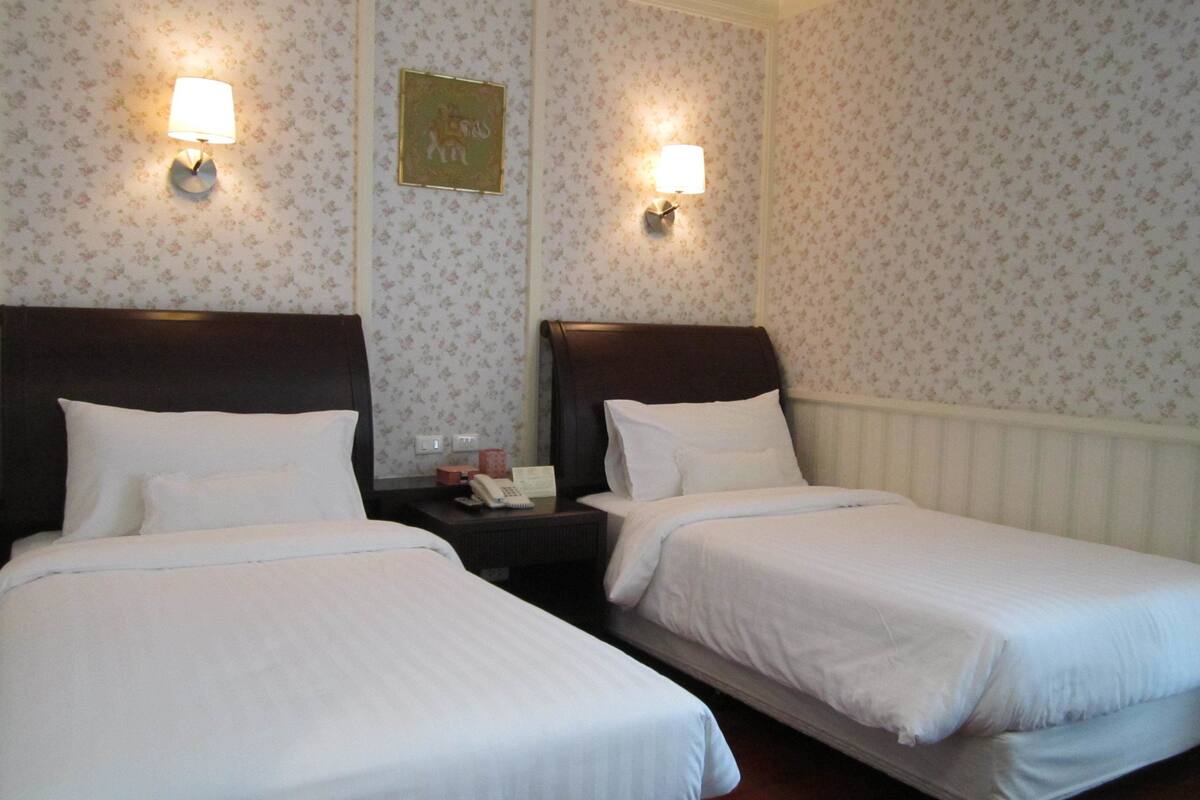 Phòng, quang cảnh thành phố | Bộ đồ giường cao cấp, minibar, két bảo mật tại phòng, bàn 