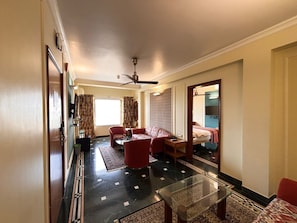 Suite | Living area | LCD TV - Hiltop Hotel (Mumbai)