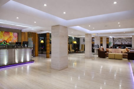 Lobby. Hiltop Hotel