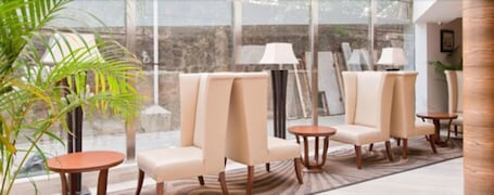 Se sirven desayunos, almuerzos y cenas; cocina internacional