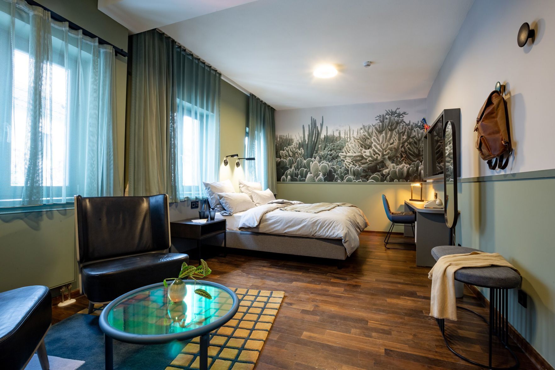 Premium bedding, in-room safe, individually decorated