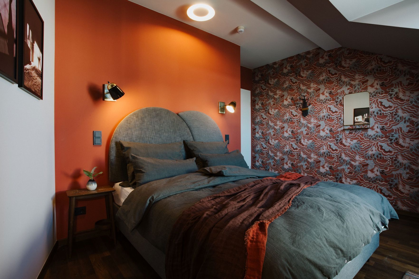 Premium bedding, in-room safe, individually decorated