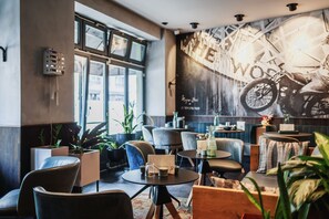 Daily full breakfast (EUR 25 per person) - The Circus Hotel (Berlin)