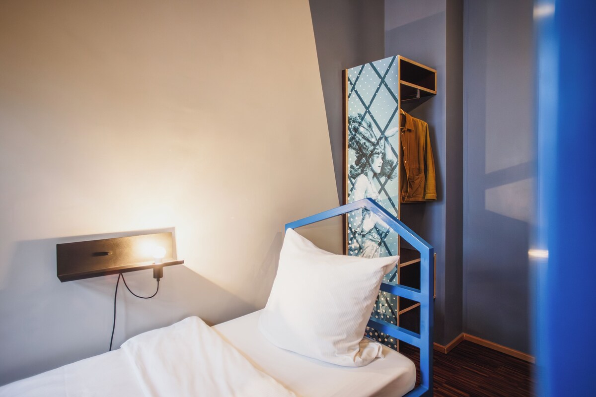 Economy Single Room, Shared Bathroom