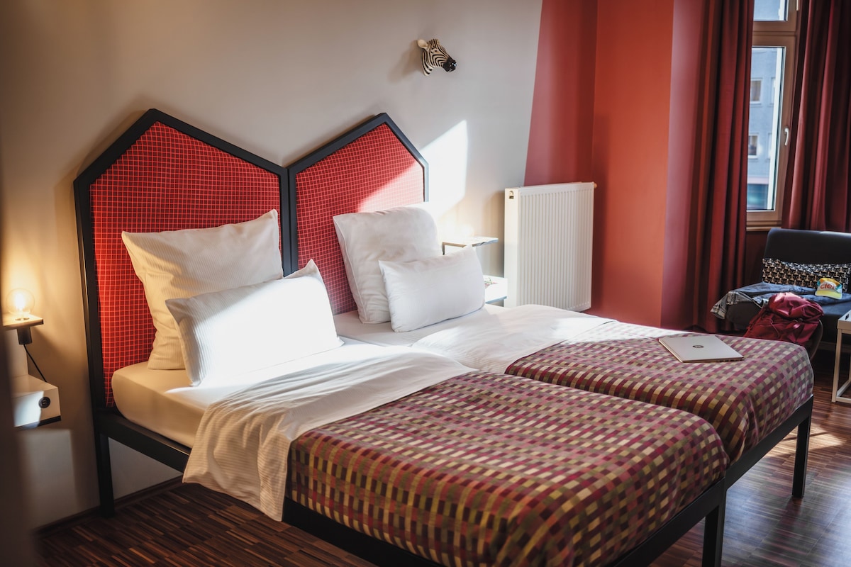 Economy Twin Room, Shared Bathroom