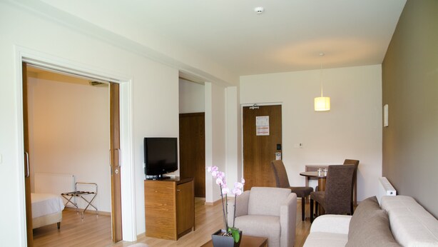 Phòng Suite Executive | Minibar, két bảo mật tại phòng, phòng cách âm 