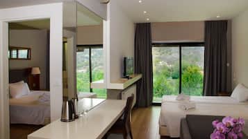 Family Suite | Minibar, in-room safe, soundproofing, free WiFi