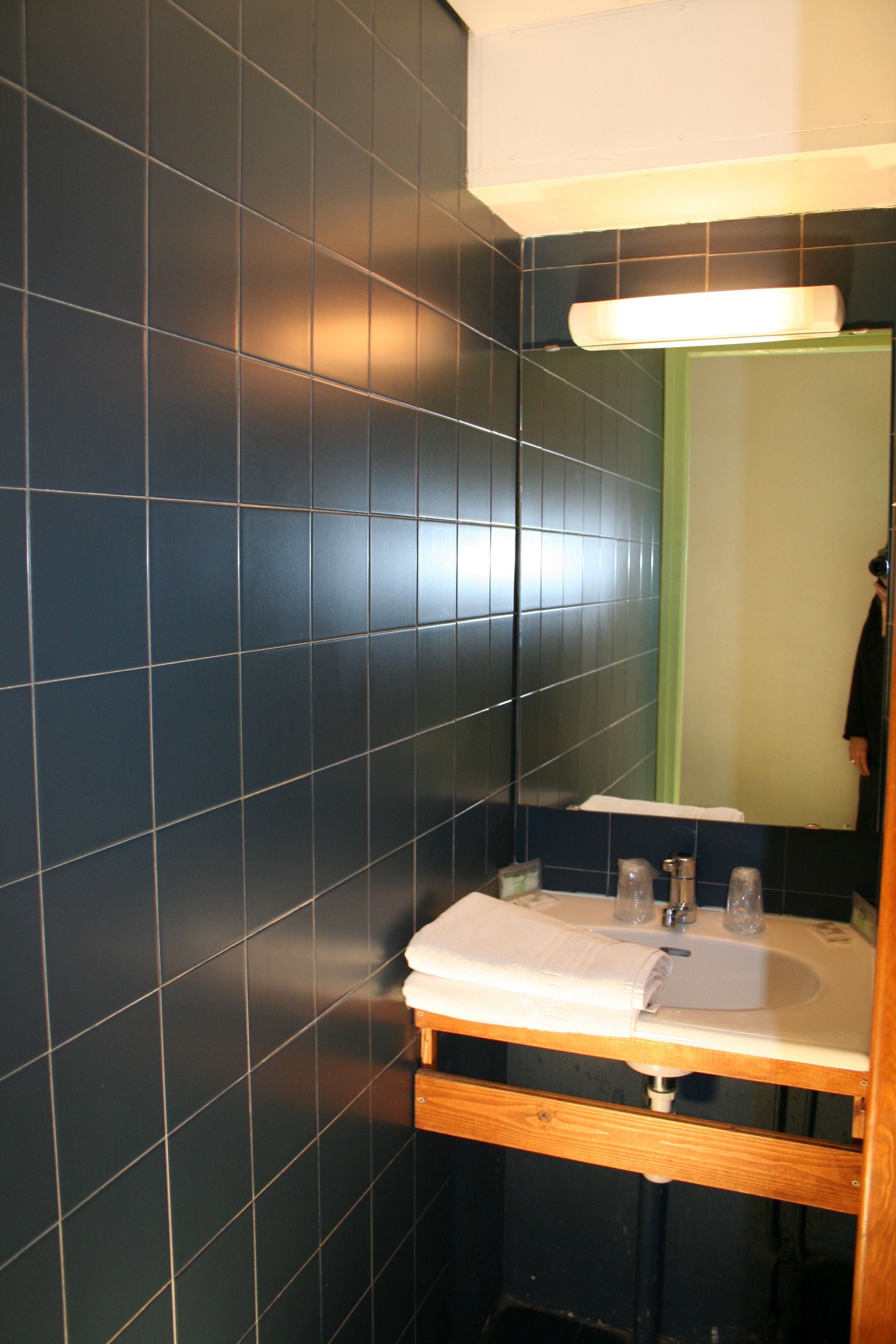 shower, free toiletries, towels