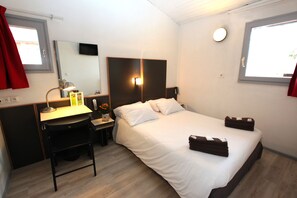 Chambre double | Bureau, rideaux dâobscurcissement, lit de bĂ©bĂ© (gratuit)