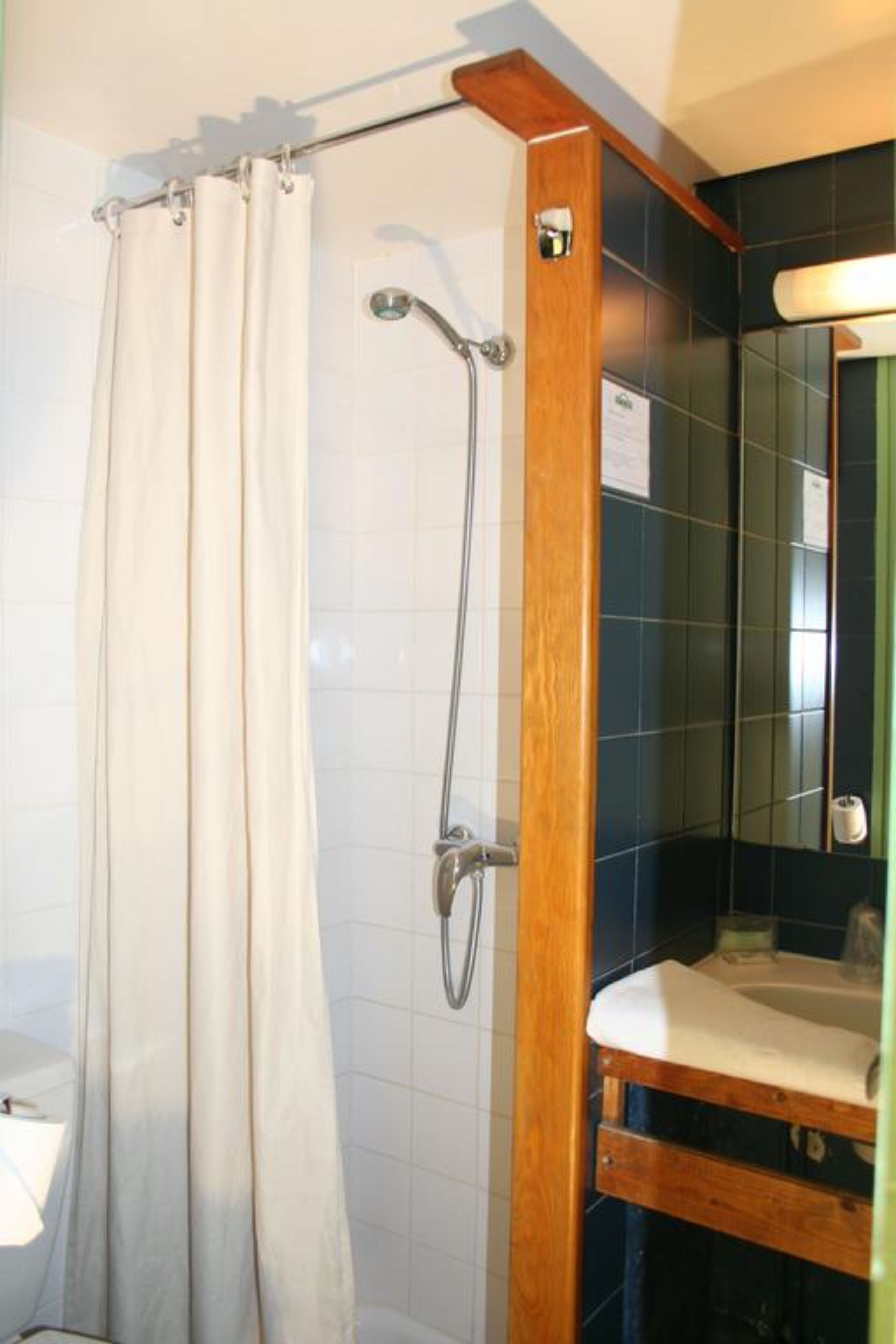 double room | bathroom | shower, free toiletries, towels