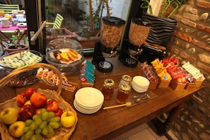 Daily buffet breakfast (EUR 8.5 per person)
