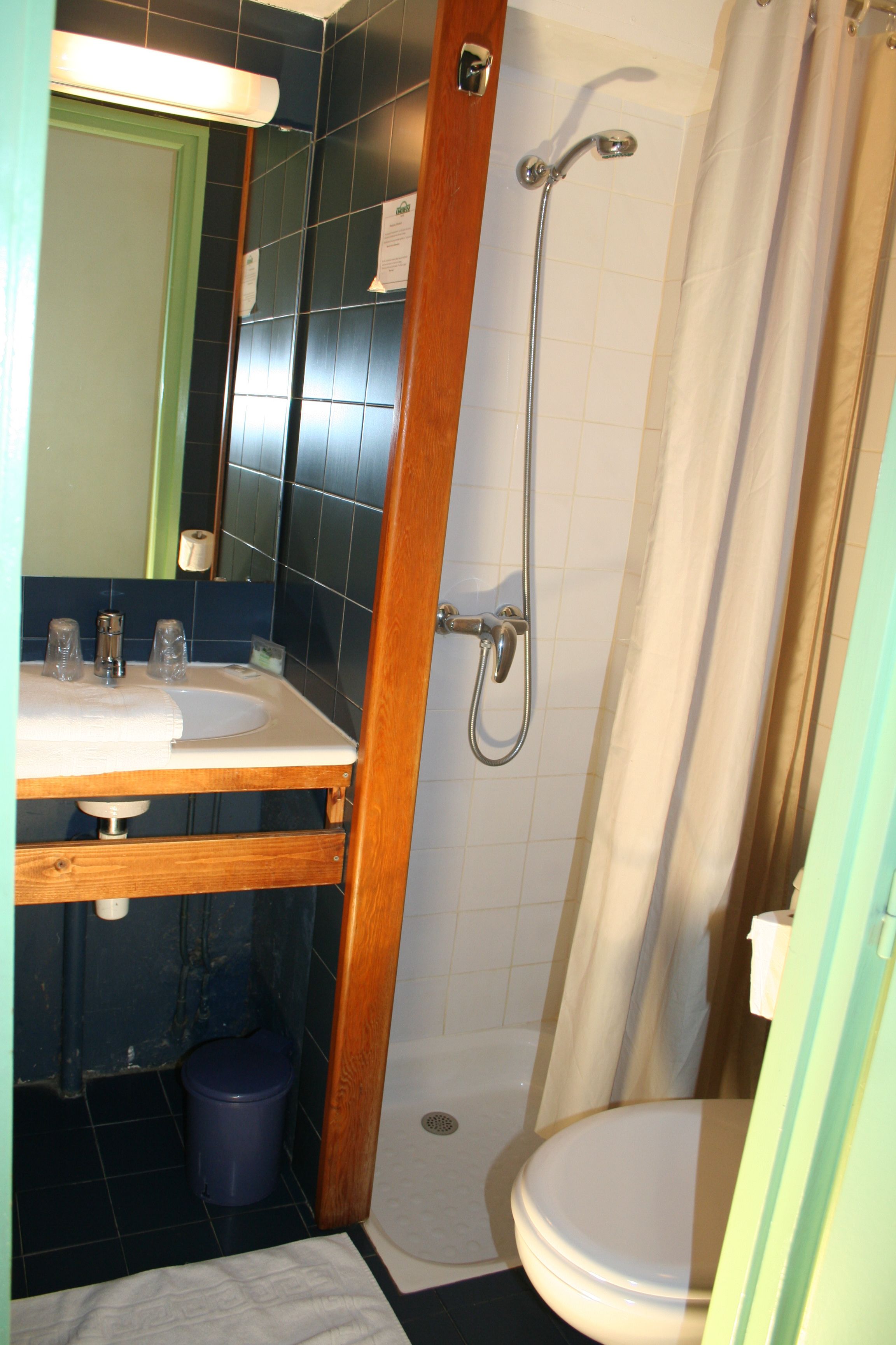 shower, free toiletries, towels