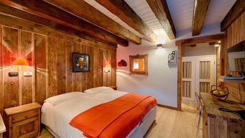 Double Room | Premium bedding, minibar, desk, blackout drapes