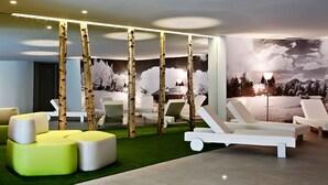 Lobby-lounge