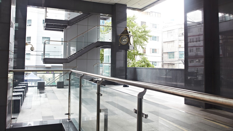 Rainbow Hotel Myeongdong