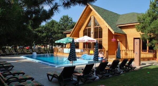 Seasonal outdoor pool