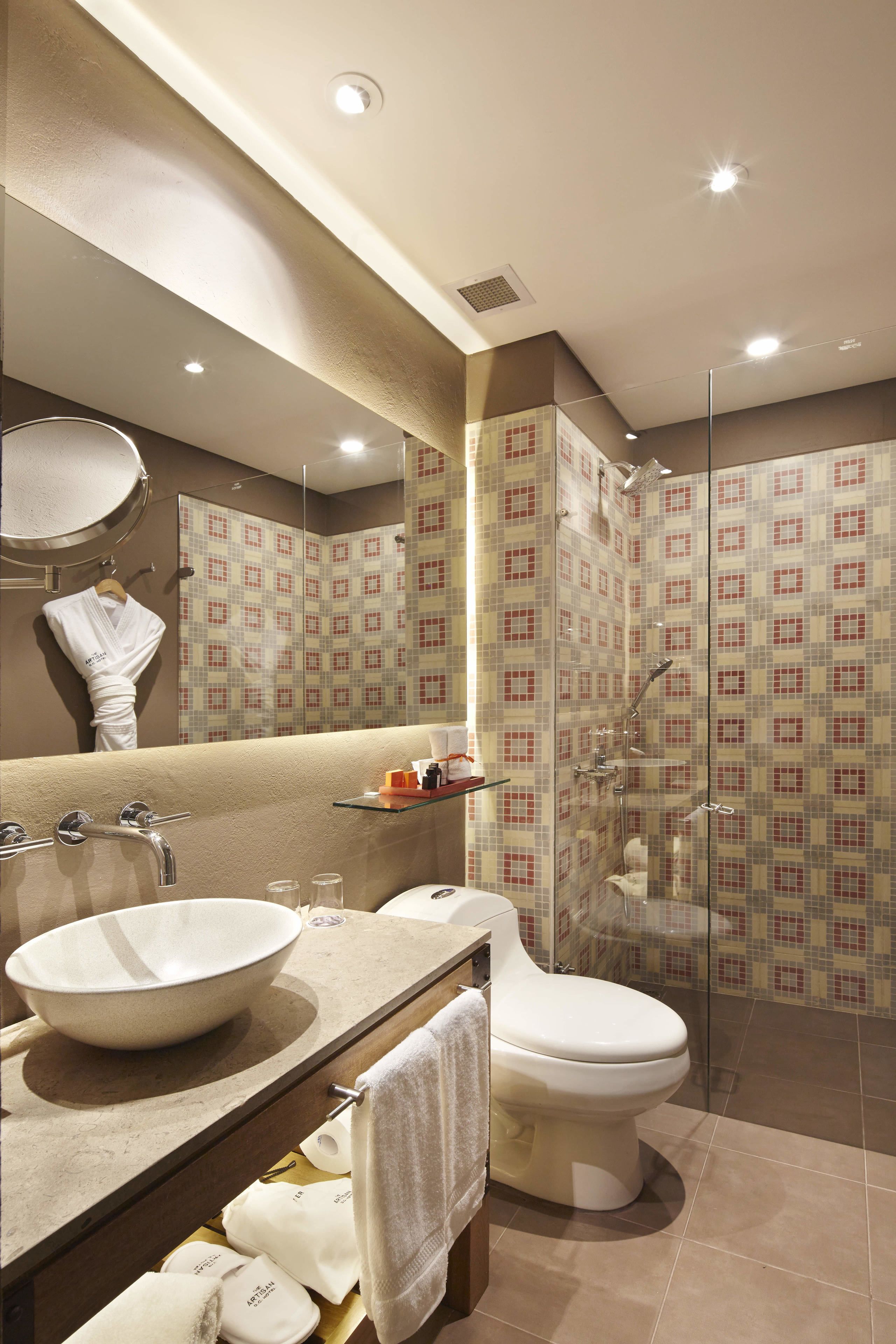 deluxe room, 1 king bed, city view | bathroom | shower, free toiletries, hair dryer, bathrobes