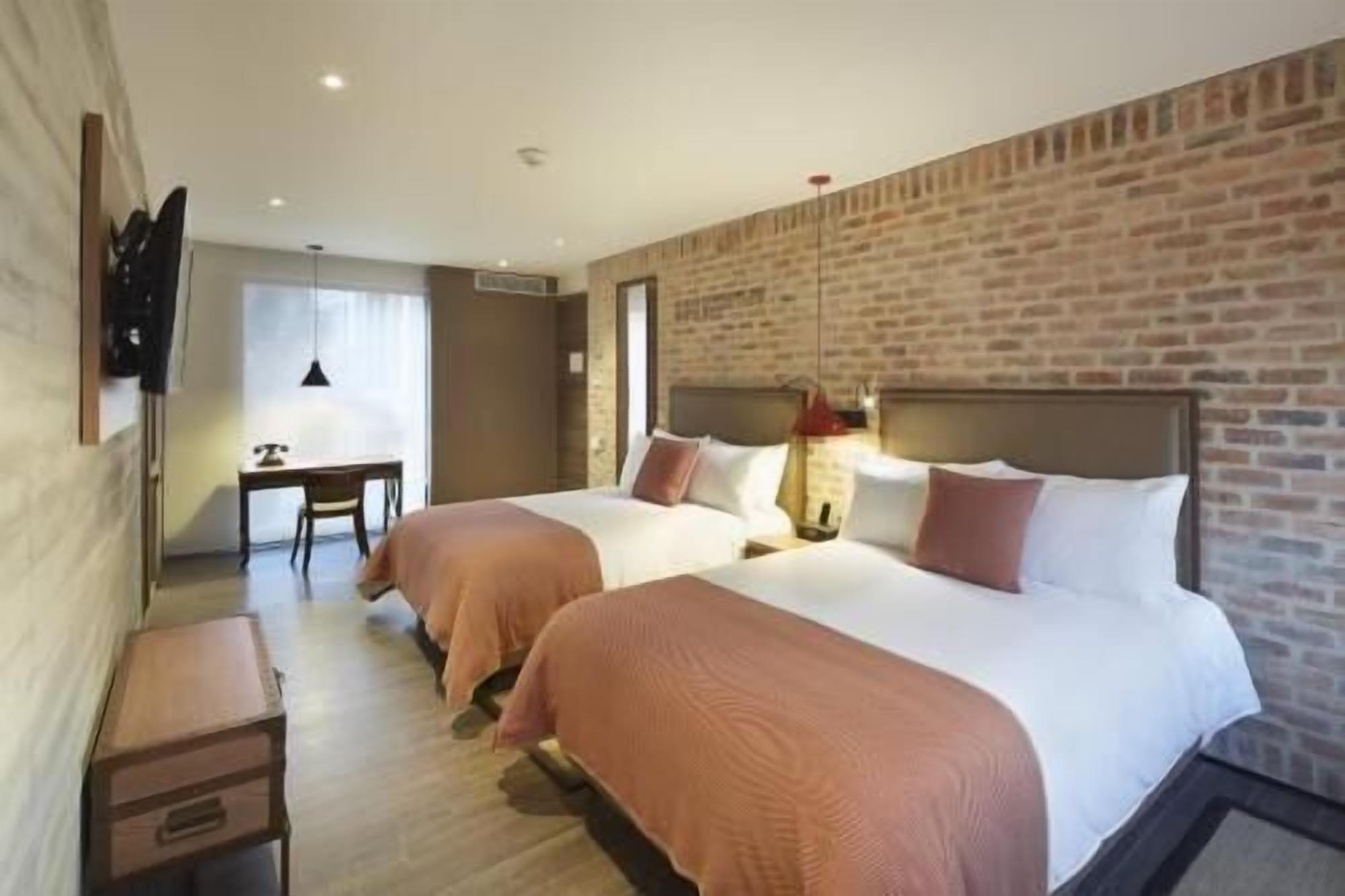 Biancheria da letto di alta qualità, materassi a doppio strato, minibar