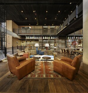 Serves lunch and dinner - The Artisan D.C. Hotel, Autograph Collection (Bogotá)