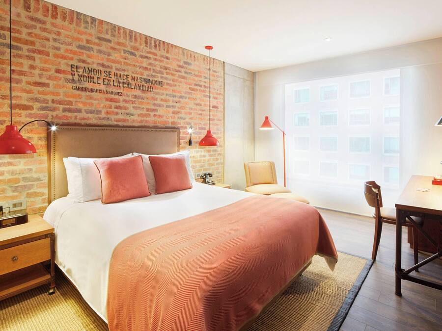 Deluxe Room, 1 Queen Bed, City View