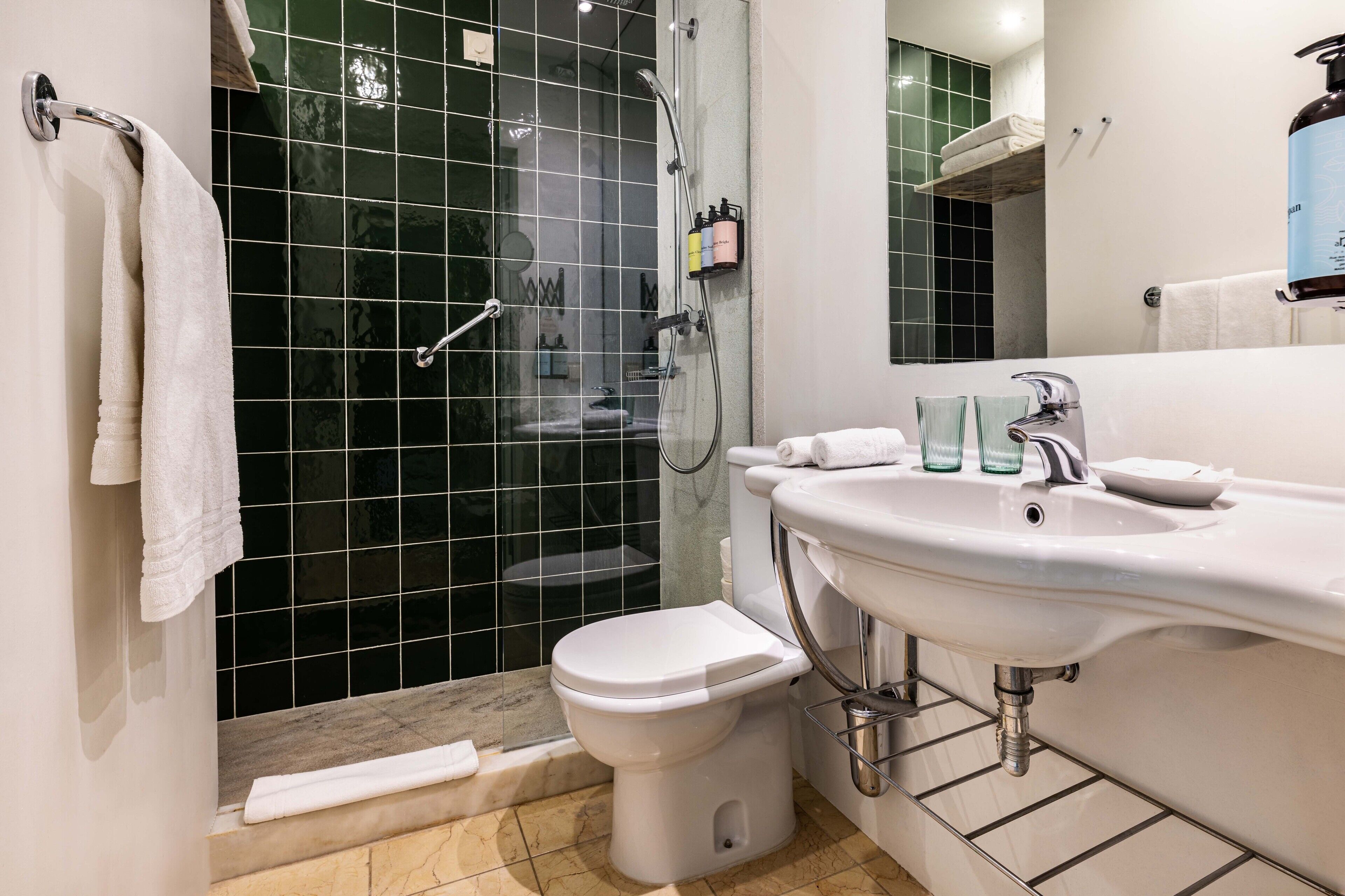 standard double or twin room | bathroom | free toiletries, hair dryer, bidet, towels