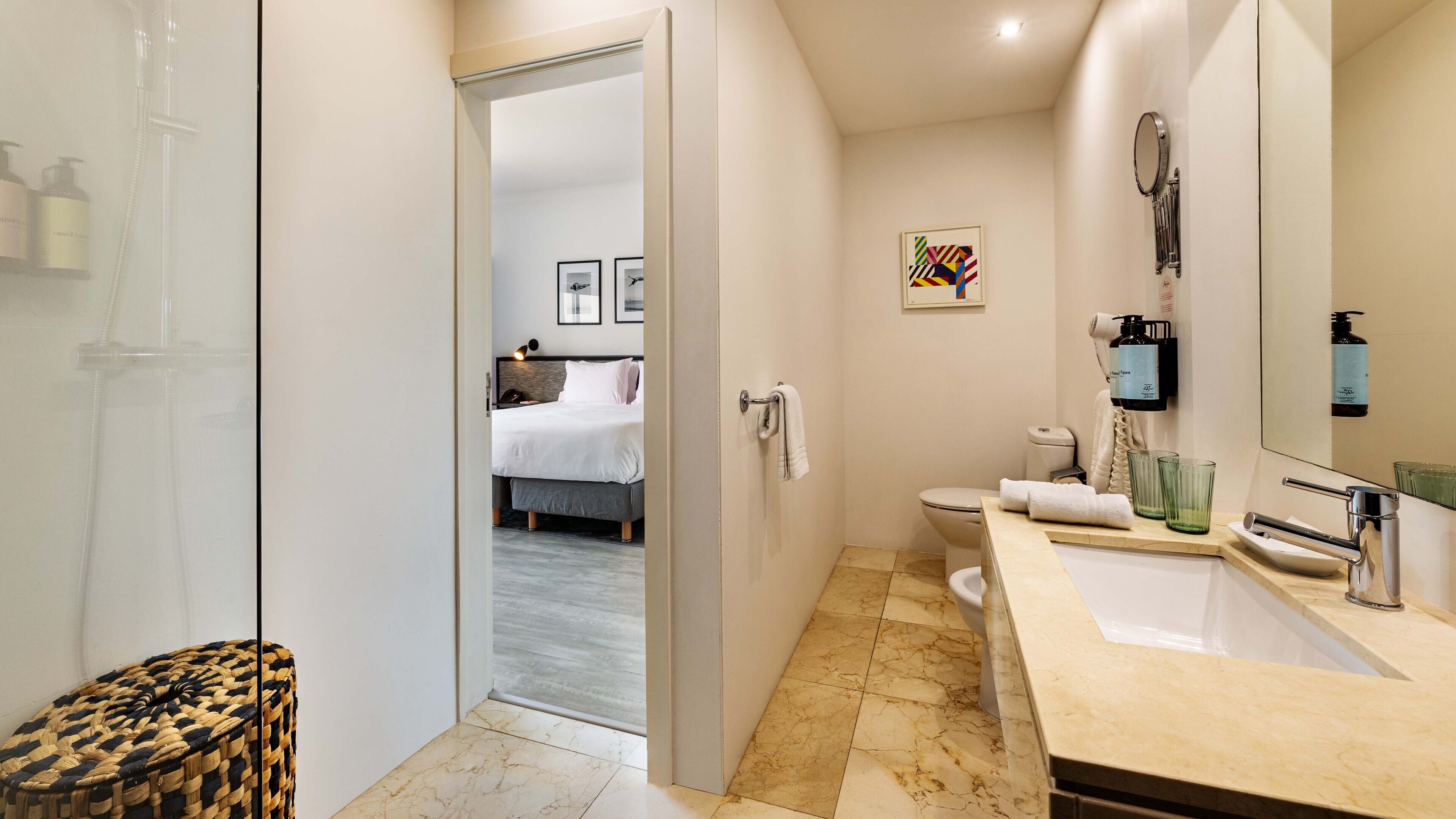 suite | bathroom | free toiletries, hair dryer, bidet, towels