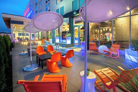Serves dinner and happy hour. Aloft Buffalo Airport