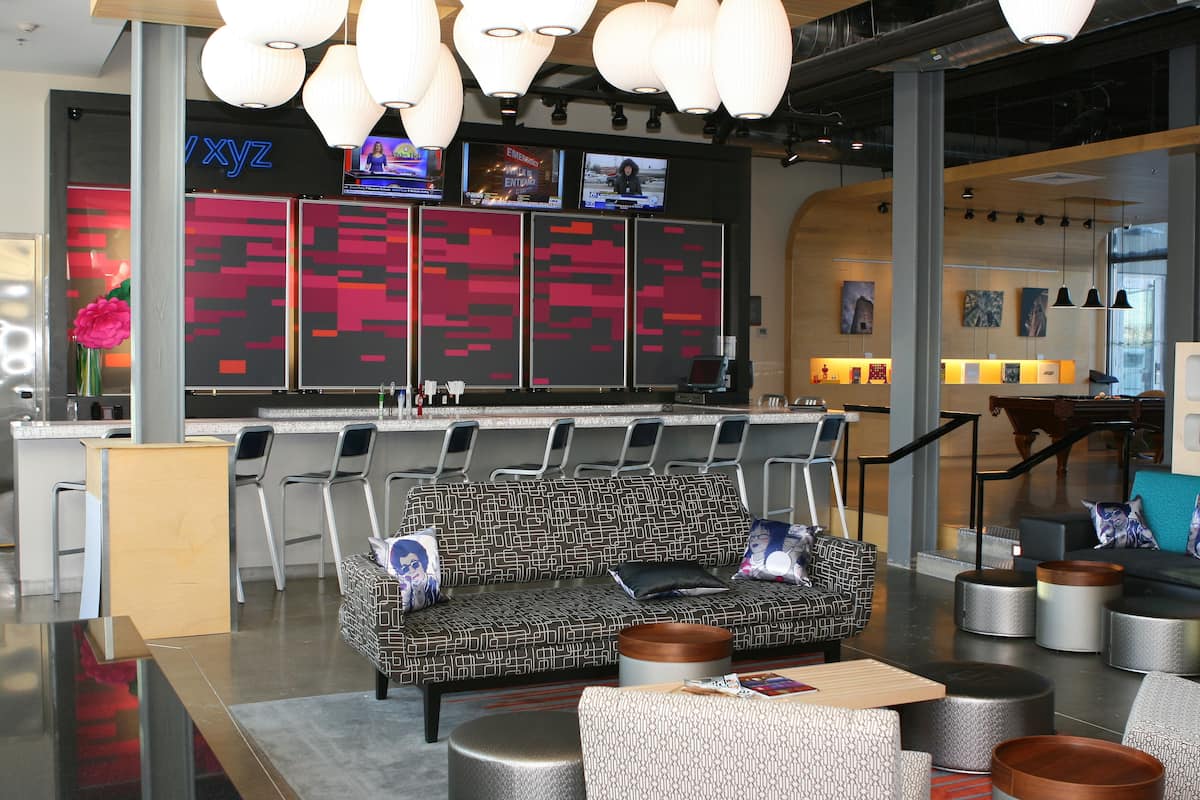 serves dinner and happy hour