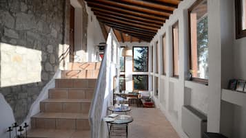 Concierge desk