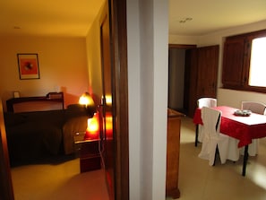 Suite | Literie de qualité, minibar, bureau, lit de bébé (gratuit)