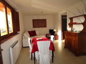 Suite | Wohnbereich | Fernseher