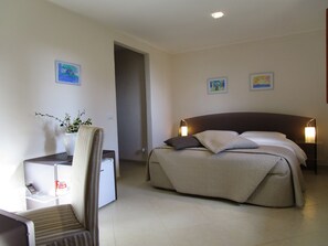 Doppelzimmer | Hochwertige Bettwaren, Minibar, Schreibtisch, kostenlose Babybetten