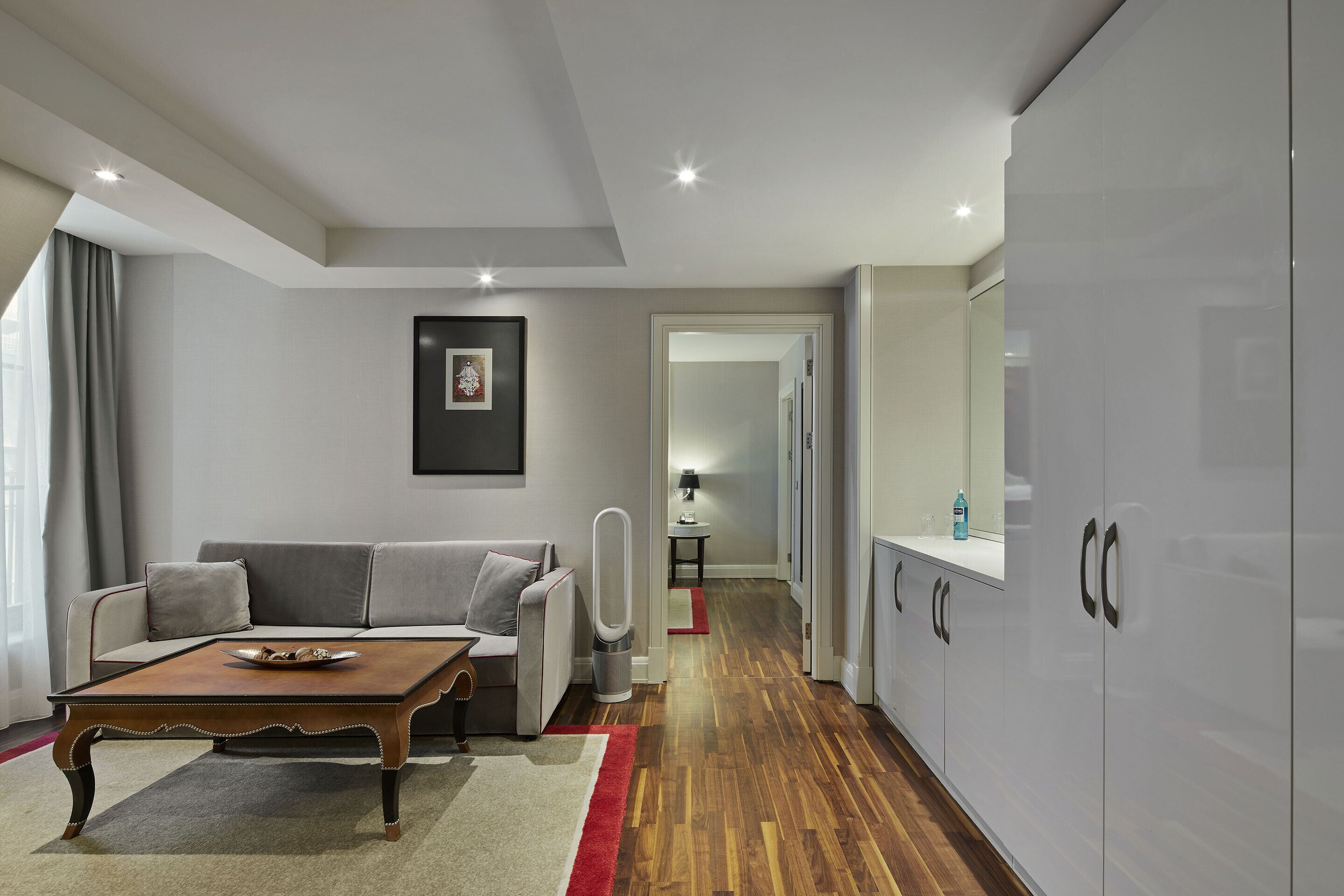 titanic suite | living area | flat-screen tv