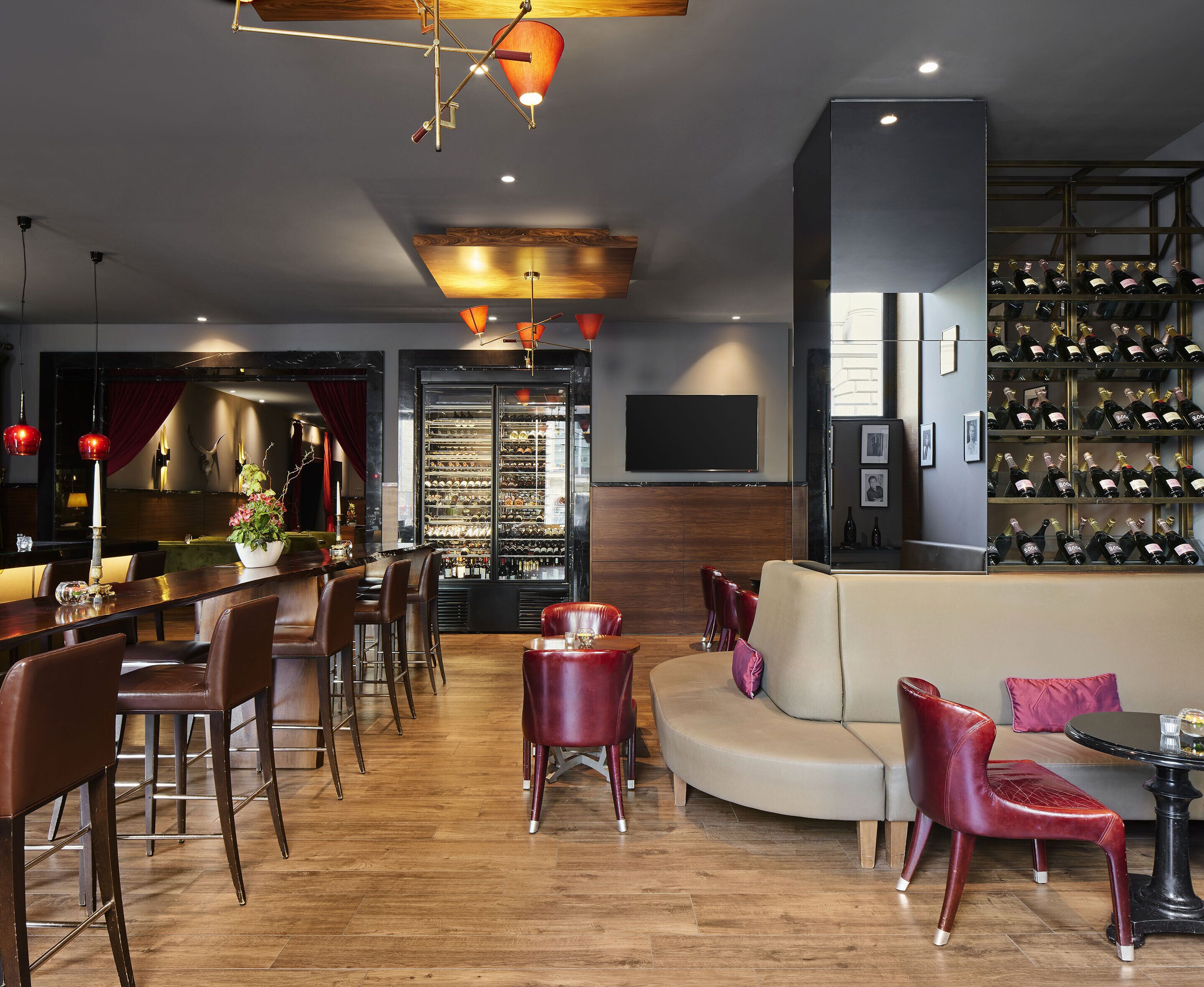 Con servicio de comidas y cenas 