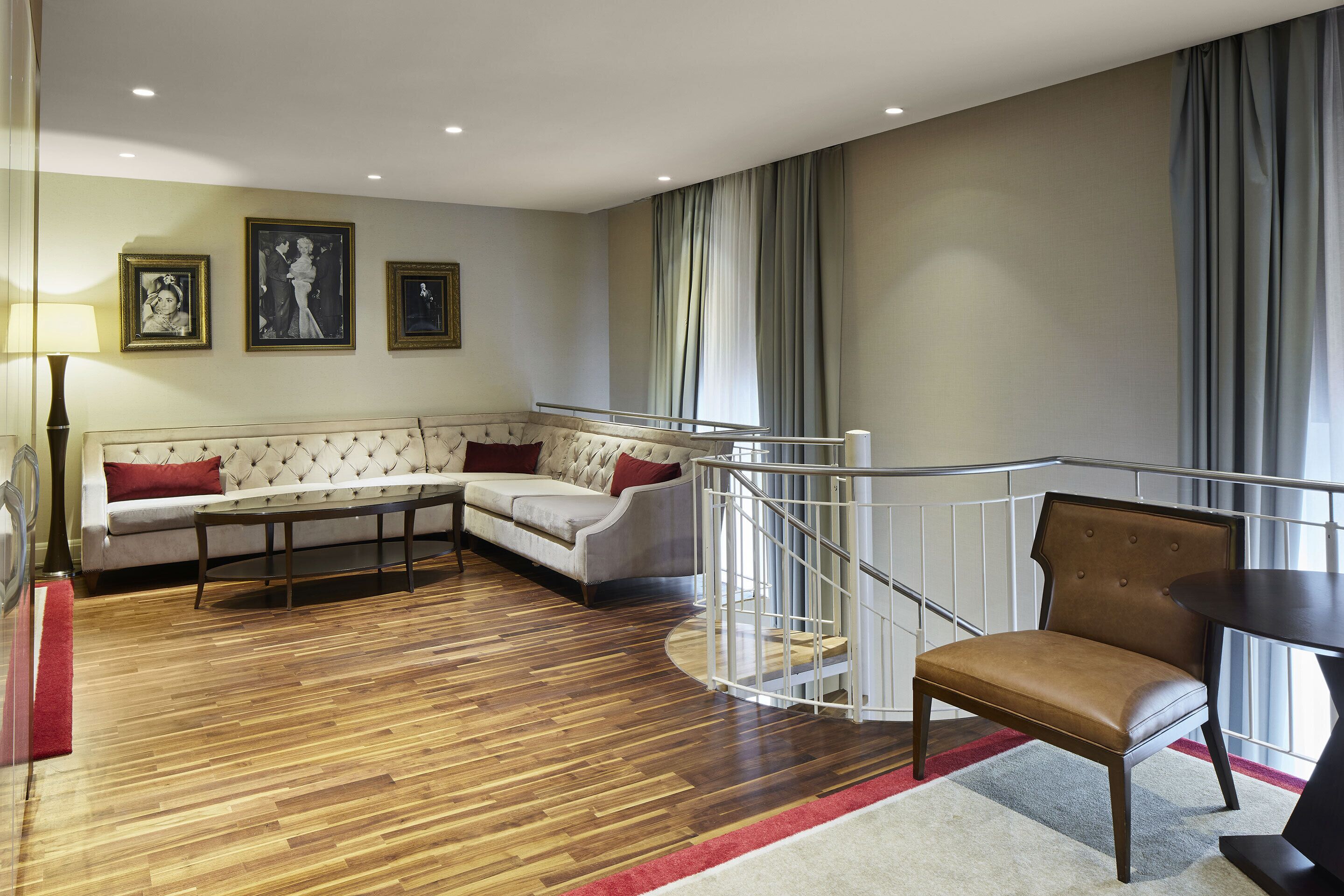 titanic suite gendarmenmarkt | living area | flat-screen tv