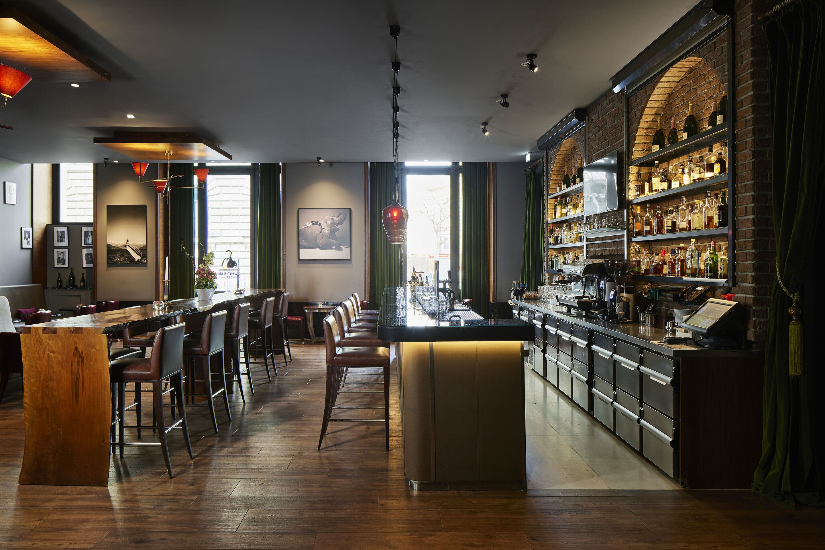 serves lunch and dinner