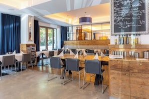 Breakfast, lunch and dinner served  - Bayer 89 Vi Vadi Hotel (Munich)