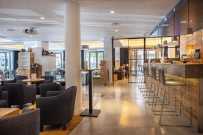 Breakfast, lunch, dinner served; Italian cuisine - Bayer 89 Vi Vadi Hotel (Munich)