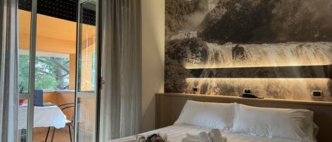 Phòng đôi Superior | Minibar, trang trí khác biệt, bàn, phòng cách âm