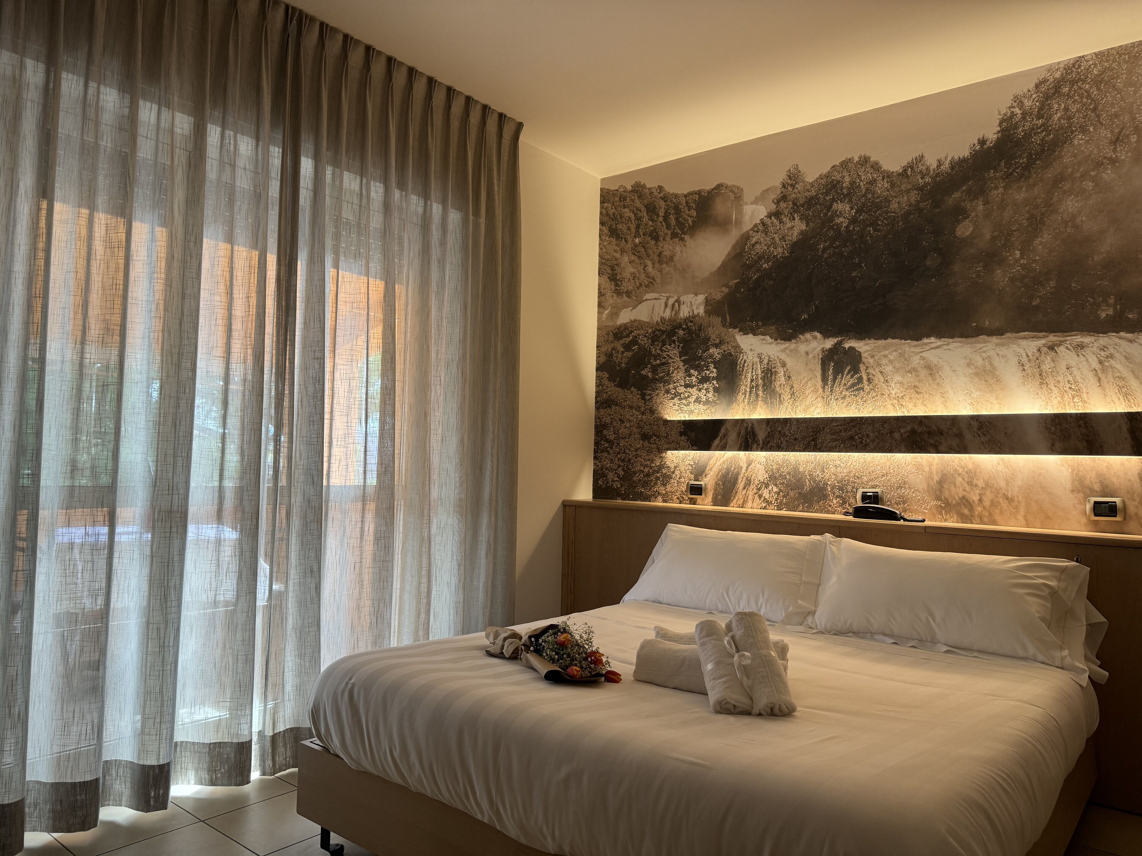 superior double room | 1 bedroom, minibar, individually decorated, desk